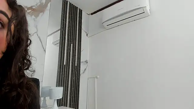 Snapshot of Kim_Lennon chatting on October 17, 2025, 1:35 pm Kim Lennon online show from October 17, 2025, 1:35 pm