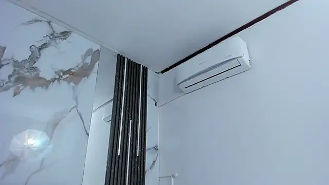 Snapshot of Kim_Lennon chatting on October 24, 2025, 12:48 pm Kim Lennon online show from October 24, 2025, 12:48 pm