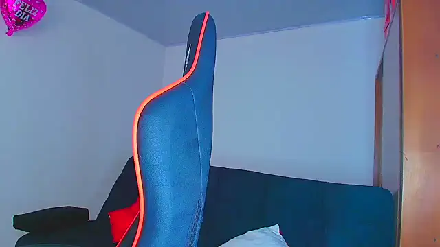 Snapshot of Rousse_violett chatting on October 9, 2025, 8:42 pm Rousse violett online show from October 9, 2025, 8:42 pm