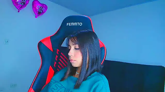 Snapshot of Rousse_violett chatting on September 29, 2025, 1:12 am Rousse violett online show from September 29, 2025, 1:12 am