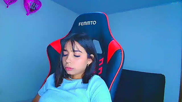 Snapshot of Rousse_violett chatting on September 30, 2025, 10:49 pm Rousse violett online show from September 30, 2025, 10:49 pm