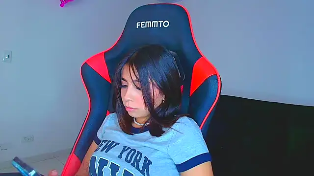 Snapshot of Rousse_violett chatting on September 23, 2025, 7:54 pm Rousse violett online show from September 23, 2025, 7:54 pm