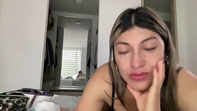 Snapshot of LunaBeya chatting on July 18, 2026, 11:19 am LunaBeya online show from July 18, 2026, 11:19 am