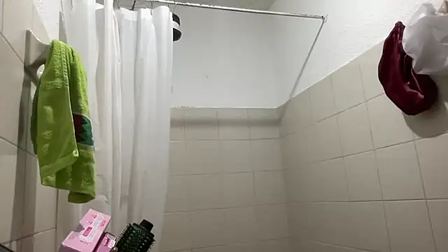 LunaBeya online show from March 7, 2026, 12:32 pm