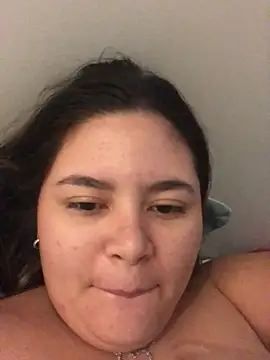 julinha2311 online show from March 3, 2025, 1:23 pm