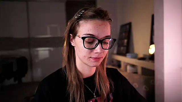 ileanacampbe online show from September 18, 2025, 4:26 am