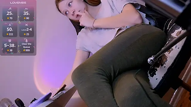 Snapshot of meek_cutie chatting on February 20, 2025, 1:25 am meek cutie online show from February 20, 2025, 1:25 am