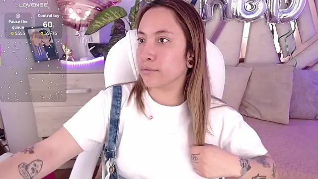 Snapshot of NyxAndria_1 chatting on October 4, 2025, 10:00 pm NyxAndria 1 online show from October 4, 2025, 10:00 pm