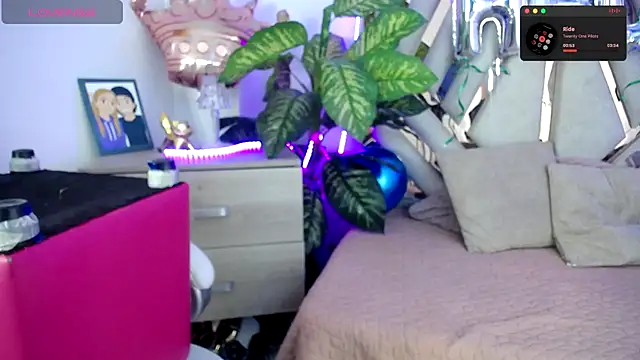 Snapshot of NyxAndria_1 chatting on October 5, 2025, 9:38 pm NyxAndria 1 online show from October 5, 2025, 9:38 pm