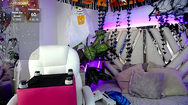 Snapshot of NyxAndria_1 chatting on October 18, 2025, 9:17 pm NyxAndria 1 online show from October 18, 2025, 9:17 pm