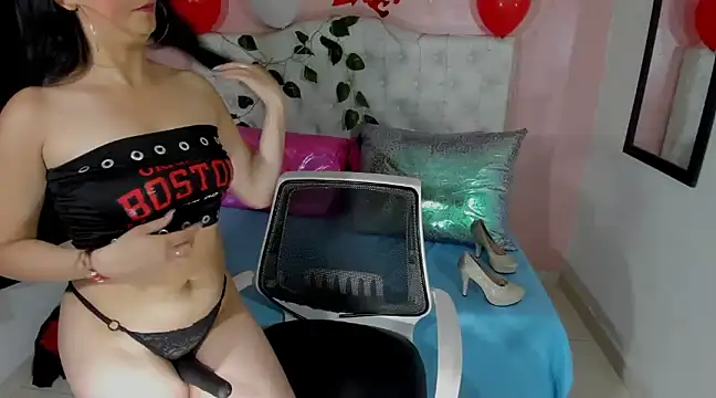 EmmySweett2 online show from February 24, 2025, 4:04 pm