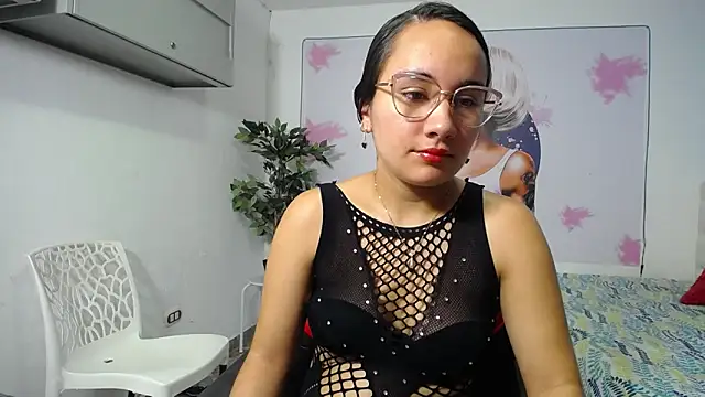 Maylin horny19 online show from April 13, 2026, 7:07 pm