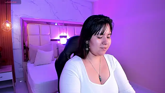 zoes milee online show from November 14, 2025, 11:14 am