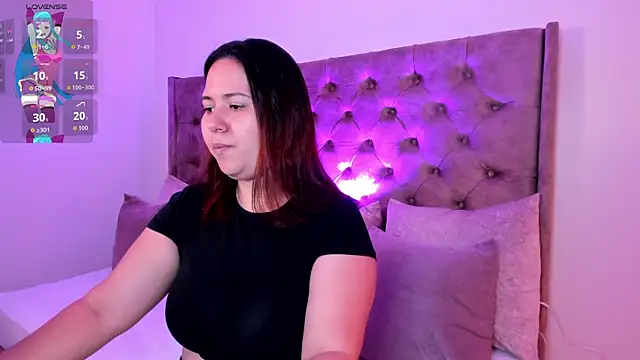 Snapshot of zoes_milee chatting on October 16, 2025, 11:29 am zoes milee online show from October 16, 2025, 11:29 am