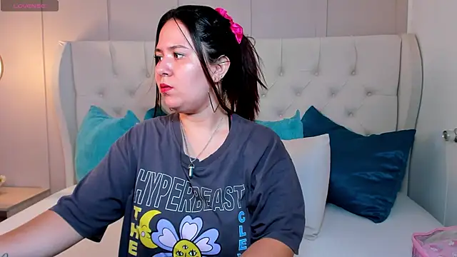 Snapshot of zoes_milee chatting on September 17, 2025, 2:19 pm zoes milee online show from September 17, 2025, 2:19 pm