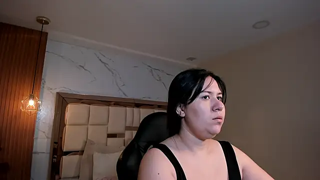 zoes milee online show from February 5, 2026, 11:28 am