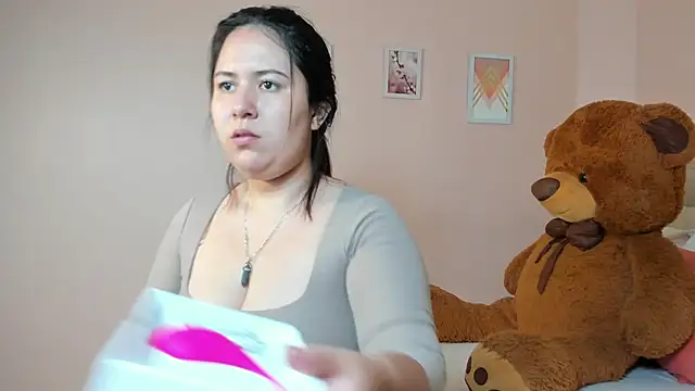 Snapshot of zoes_milee chatting on September 25, 2025, 11:38 am zoes milee online show from September 25, 2025, 11:38 am