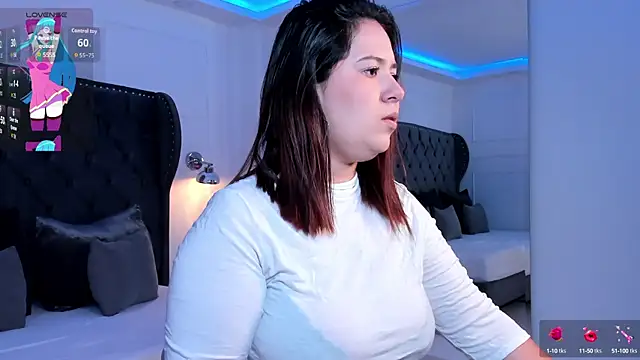 Snapshot of zoes_milee chatting on October 1, 2025, 11:25 am zoes milee online show from October 1, 2025, 11:25 am