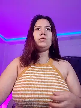 Snapshot of zoes_milee chatting on October 6, 2025, 11:33 am zoes milee online show from October 6, 2025, 11:33 am