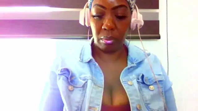 Snapshot of chocolatechipkukky85 chatting on April 22, 2026, 5:42 pm chocolatechipkukky85 online show from April 22, 2026, 5:42 pm