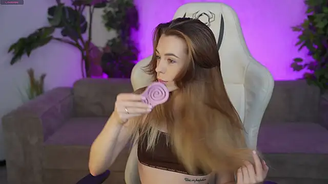 Snapshot of Lika_Secret_ chatting on October 6, 2025, 2:29 pm Lika Secret online show from October 6, 2025, 2:29 pm