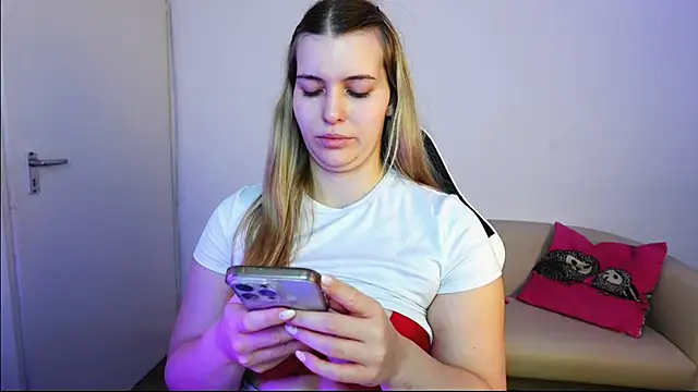 Snapshot of ShyHotNerd chatting on September 29, 2025, 7:26 am ShyHotNerd online show from September 29, 2025, 7:26 am