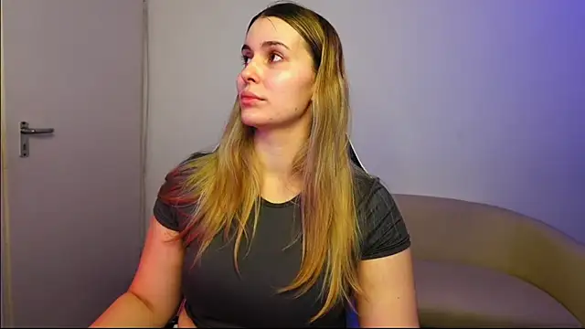 Snapshot of ShyHotNerd chatting on October 7, 2025, 12:44 am ShyHotNerd online show from October 7, 2025, 12:44 am