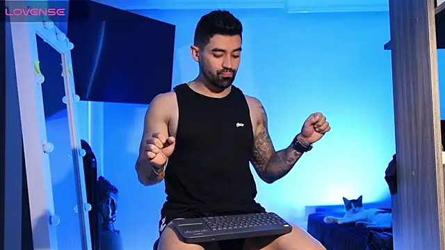 Snapshot of soymike1_ chatting on January 13, 2025, 3:47 pm soymike1 online show from January 13, 2025, 3:47 pm