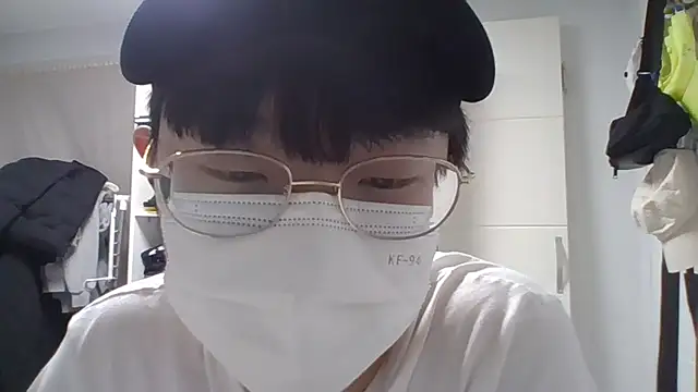 Snapshot of chaycer chatting on February 25, 2025, 4:25 pm chaycer online show from February 25, 2025, 4:25 pm