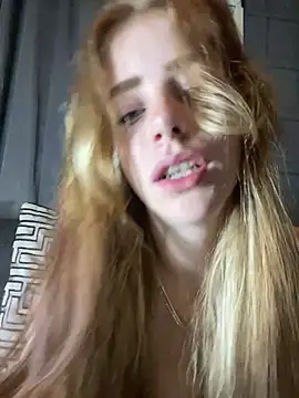 Snapshot of VioletxBlue chatting on June 23, 2026, 10:08 pm VioletxBlue online show from June 23, 2026, 10:08 pm