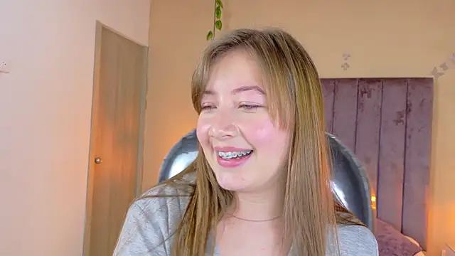 Dahlia Rousse online show from March 5, 2026, 5:04 am