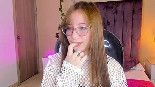 Snapshot of Dahlia_Rousse chatting on October 28, 2025, 9:03 pm Dahlia Rousse online show from October 28, 2025, 9:03 pm