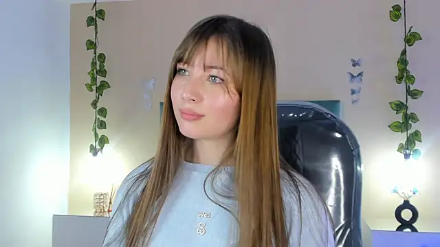 Dahlia Rousse online show from April 2, 2026, 11:00 pm