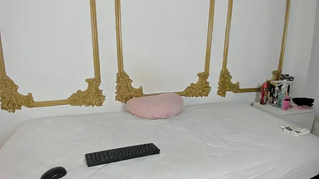 Snapshot of Cristal_Bons chatting on March 12, 2025, 8:41 pm Cristal Bons online show from March 12, 2025, 8:41 pm