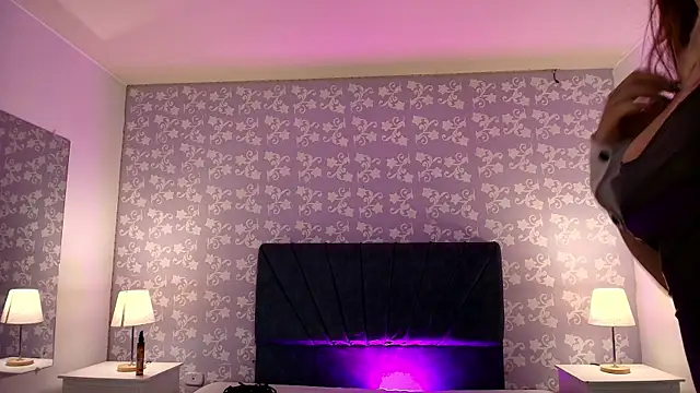 SalomeSimonz online show from August 8, 2026, 7:43 pm