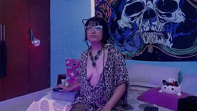 Snapshot of Mattilda_18 chatting on September 18, 2025, 7:39 pm Mattilda 18 online show from September 18, 2025, 7:39 pm