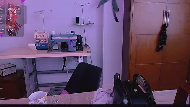 Snapshot of Mattilda_18 chatting on October 8, 2025, 7:25 pm Mattilda 18 online show from October 8, 2025, 7:25 pm