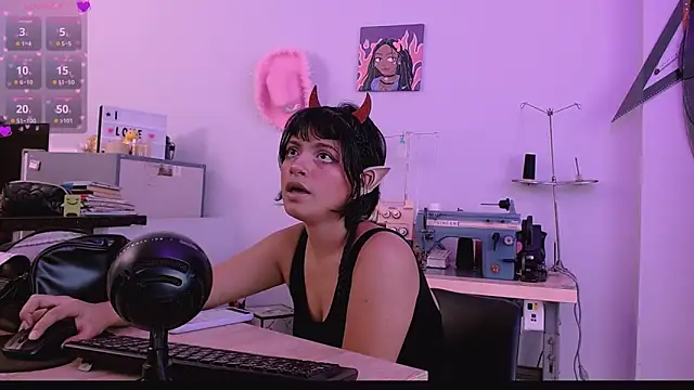 Snapshot of Mattilda_18 chatting on October 7, 2025, 7:59 pm Mattilda 18 online show from October 7, 2025, 7:59 pm