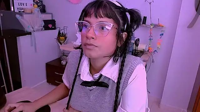 Snapshot of Mattilda_18 chatting on October 17, 2025, 8:43 pm Mattilda 18 online show from October 17, 2025, 8:43 pm