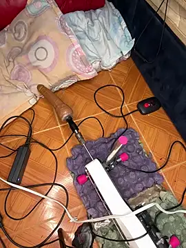 lunitasexy online show from April 13, 2026, 1:42 am