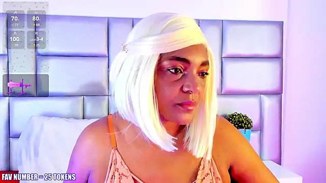 LovelyNickii online show from November 3, 2025, 12:53 pm