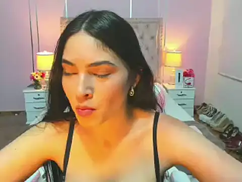 NoaLuxury online show from March 10, 2025, 10:55 pm