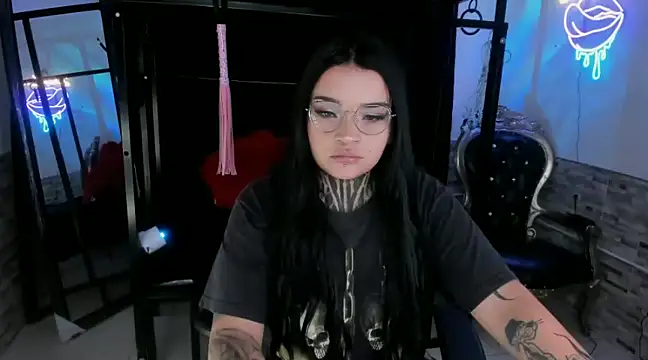 amyswallow7 online show from January 18, 2025, 6:43 pm