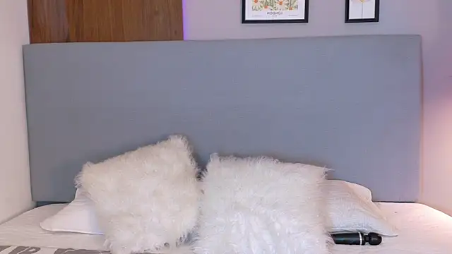 Snapshot of AlynAllen chatting on October 25, 2025, 11:20 am AlynAllen online show from October 25, 2025, 11:20 am