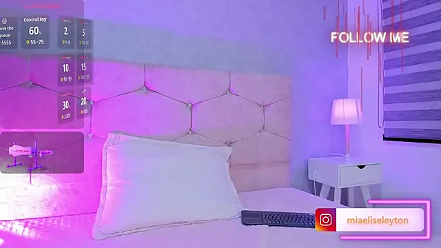 Snapshot of Elise-Leyton chatting on October 10, 2025, 6:20 pm Elise-Leyton online show from October 10, 2025, 6:20 pm