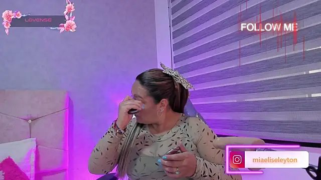 Snapshot of Elise-Leyton chatting on October 1, 2025, 3:05 pm Elise-Leyton online show from October 1, 2025, 3:05 pm