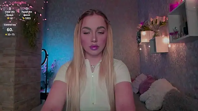 Mika Rayy online show from December 15, 2025, 9:42 pm