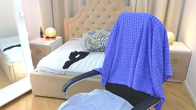 M I A M I A online show from January 18, 2026, 12:30 pm