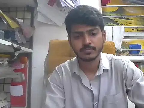 cute modell online show from February 18, 2026, 8:33 am