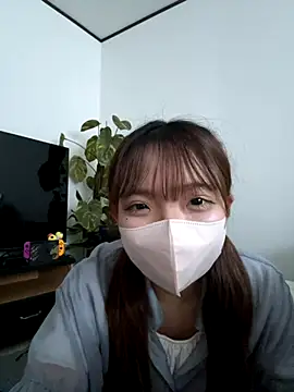 omochi chan oo online show from September 27, 2025, 7:47 am